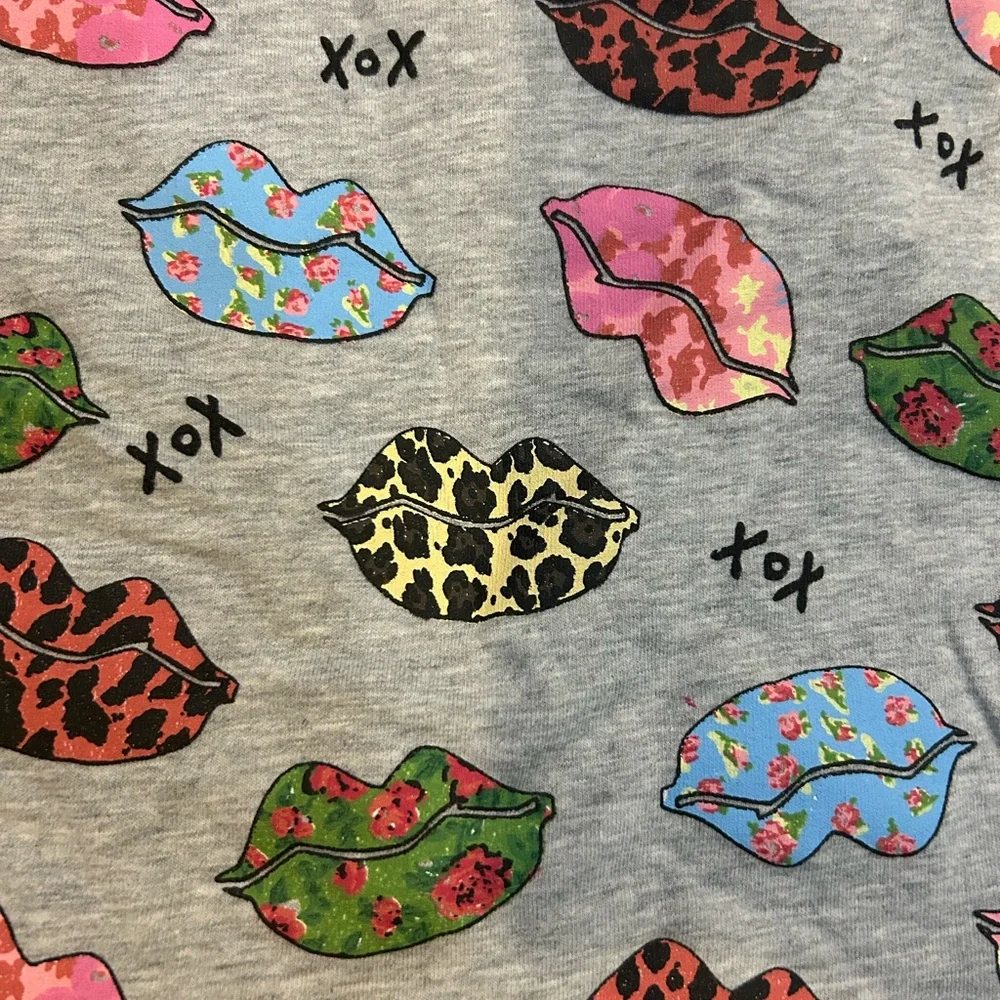 The Children's Place Gray Top with Colorful Lips Design- girls size 10